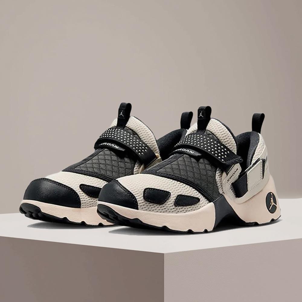 Women Shoes Running Nike - Nike TRUNNER LX: Stilvolle, vielseitige, bequeme,