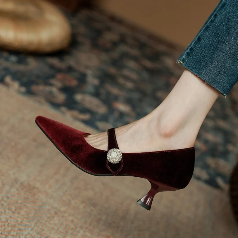 Women'S Shoes Temu - Weinrote Mary-Jane-Schuhe mit spitzer Zehenpartie für