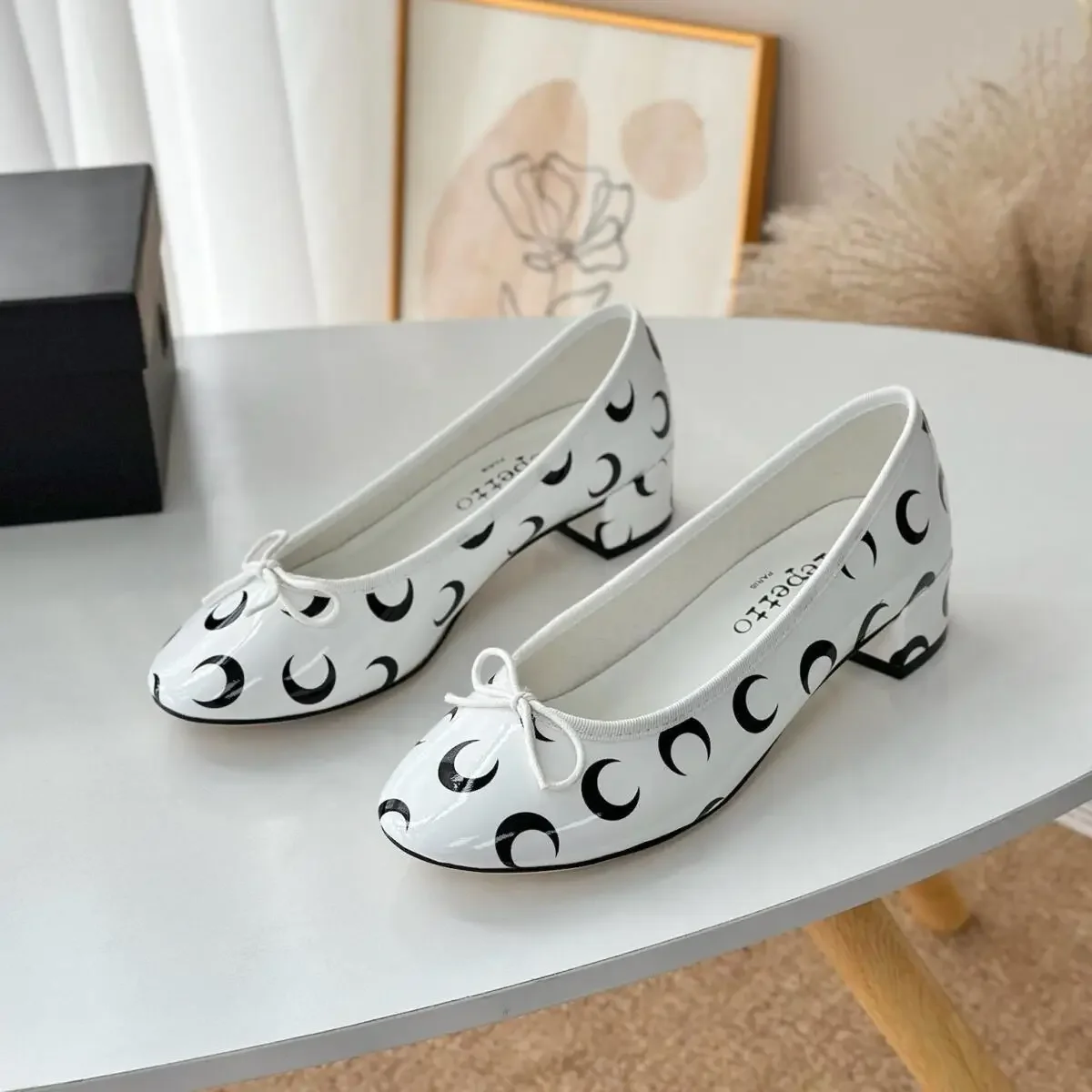 Ballet Flat Women - Ballerinas mit Mondmuster und runder Zehenpartie