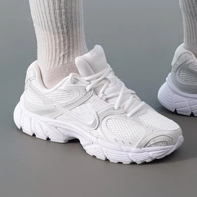 Nike W NIKE V5 RNR HQ7901-101  – Women Shoes Running Nike Bewertung und Preis