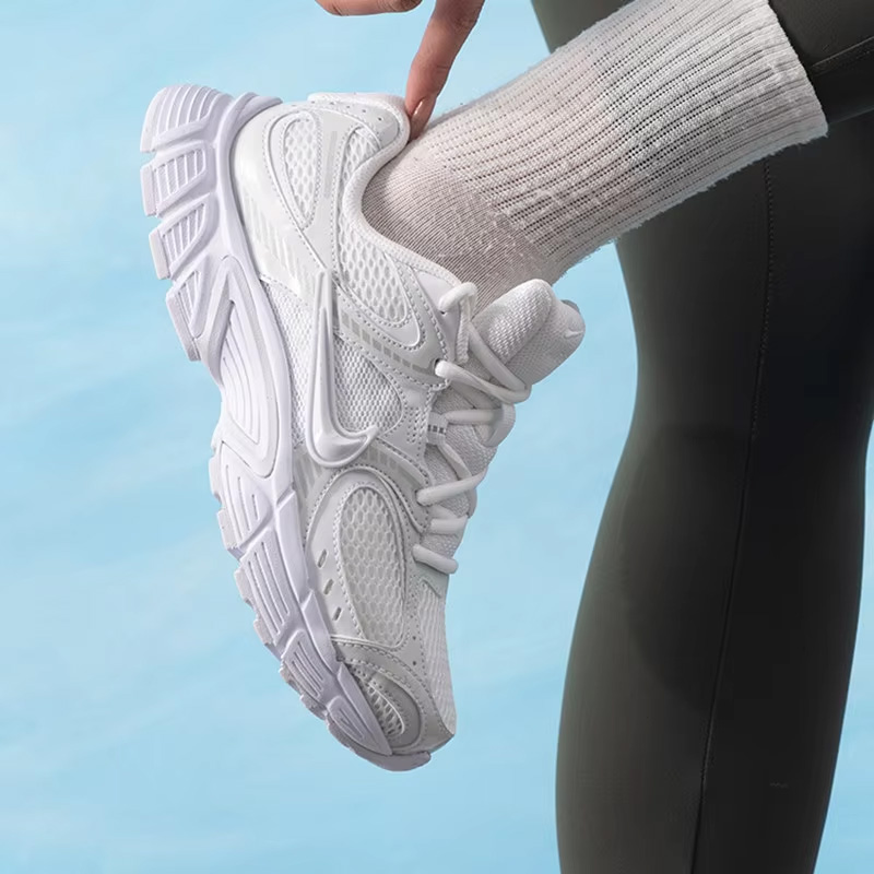Nike W NIKE V5 RNR HQ7901-101  – Women Shoes Running Nike Bewertung und Preis
