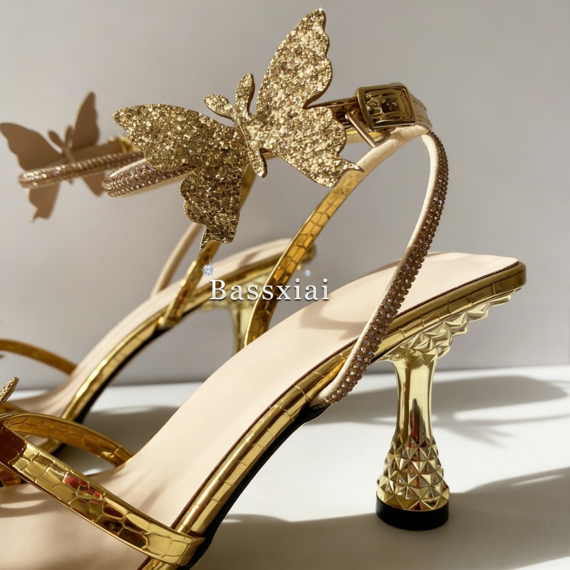 Lebendige Pailletten-Schmetter – Wide Fit Heels Bewertung und Preis